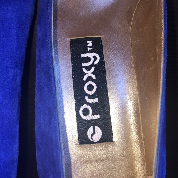 VINTAGE 80’s blue suede heels with red accents. Excellent condition/quality - Picture 7 of 8